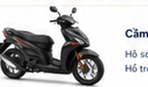 Cầm xe máy